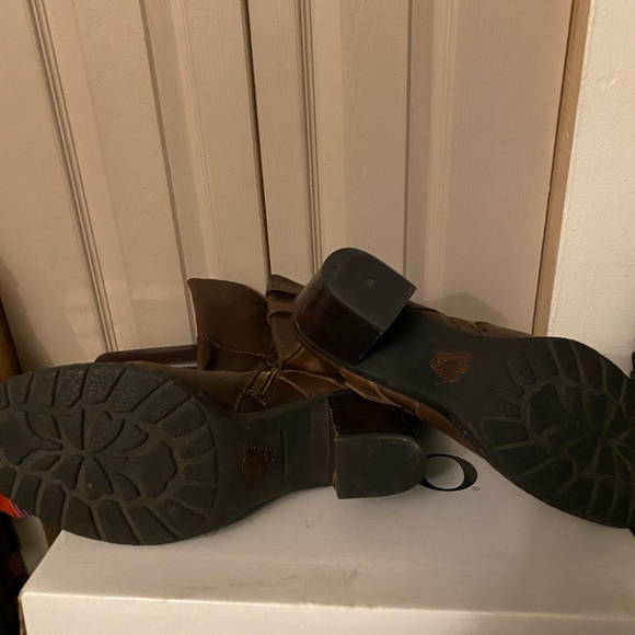 Gently used soft leather mid calves boot. - Picture 4 of 5